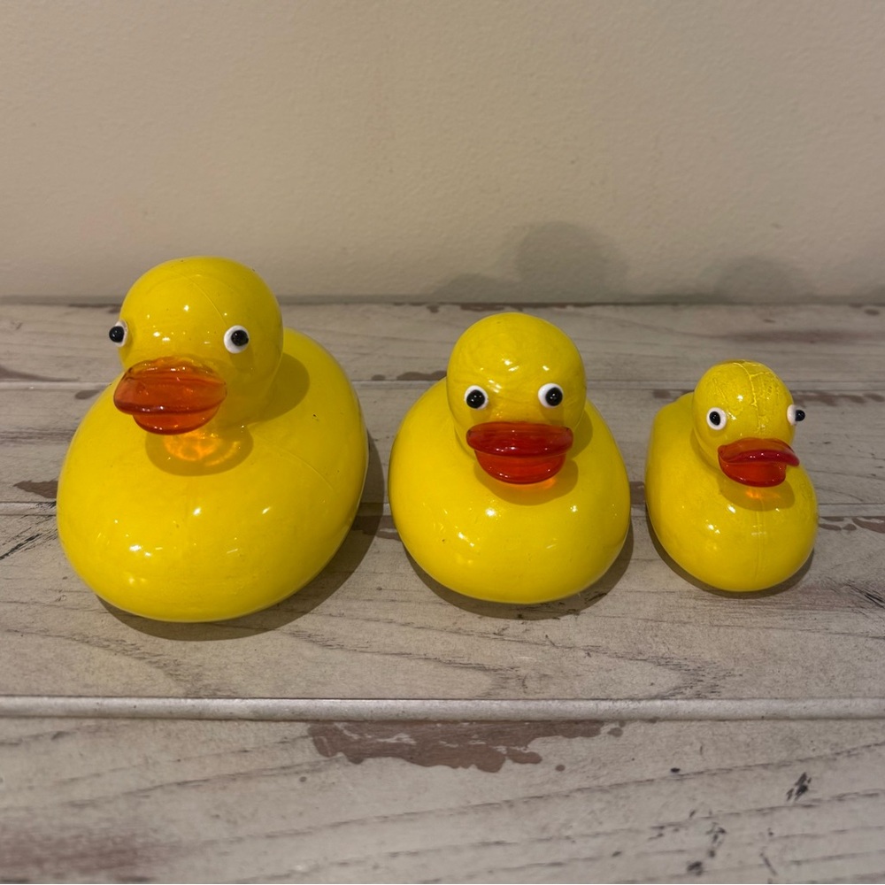 Vtg Blown Glass Yellow Rubber Duck Family Figurines - Set of 3 Nesting Ducks